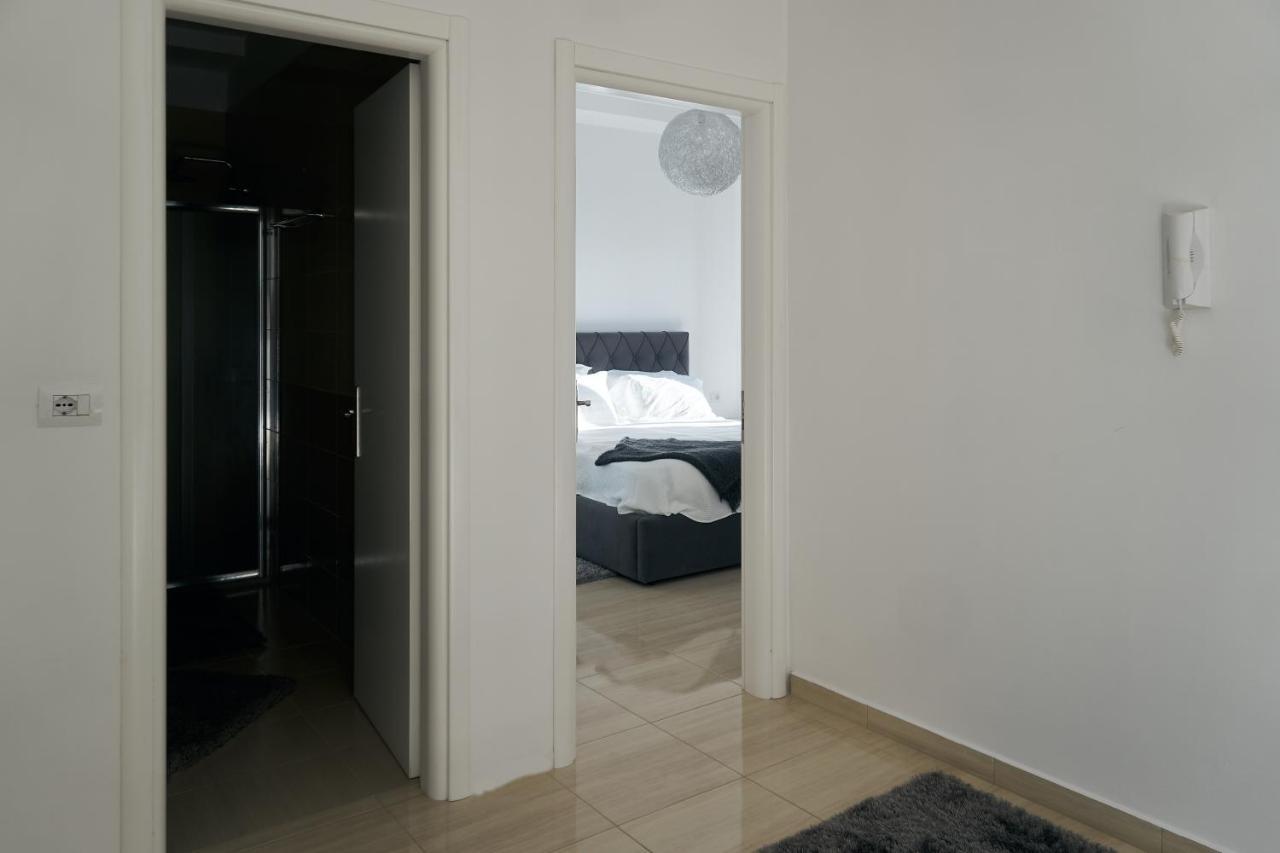 The Garrison Apartment Sarande Bagian luar foto