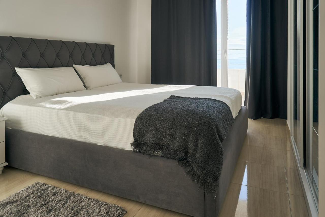The Garrison Apartment Sarande Bagian luar foto