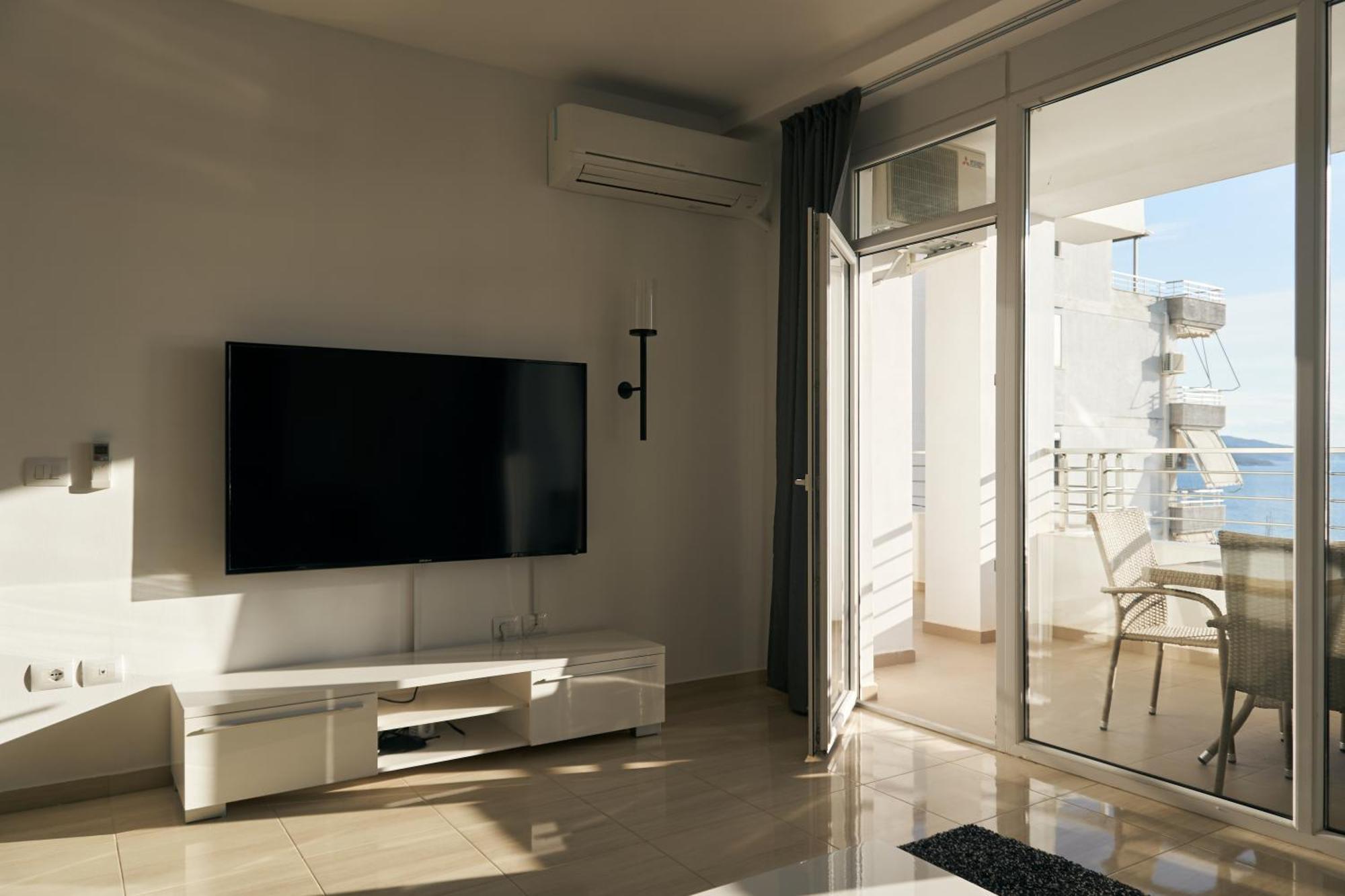 The Garrison Apartment Sarande Bagian luar foto