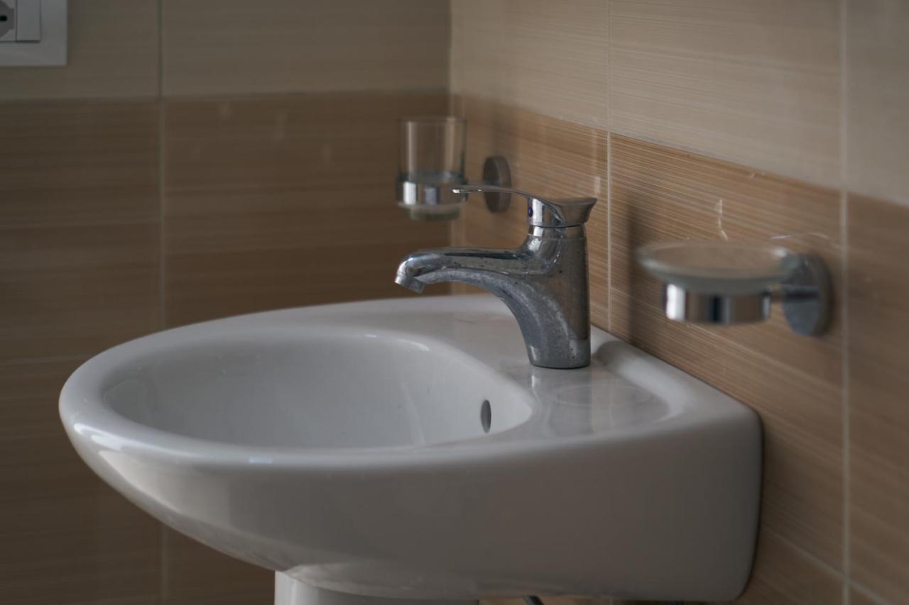 The Garrison Apartment Sarande Bagian luar foto