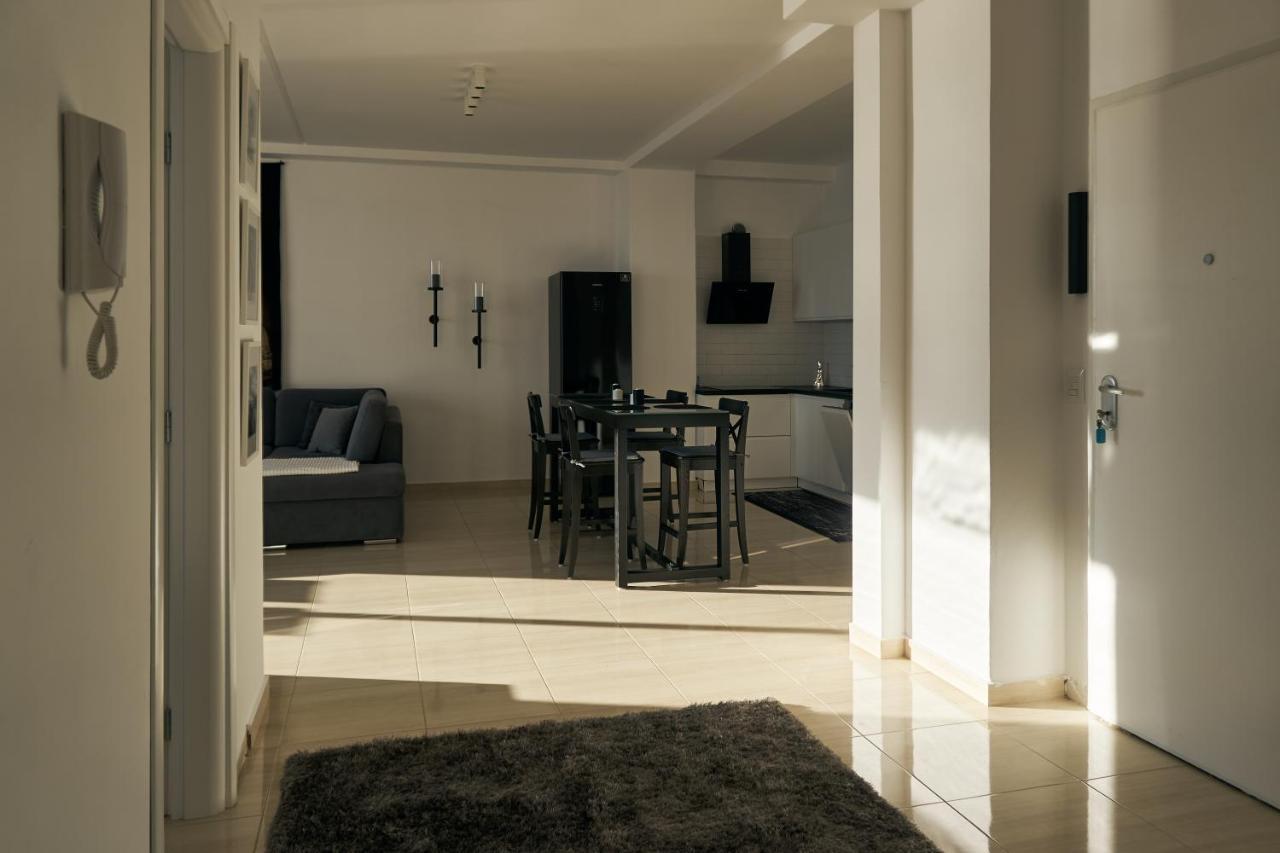 The Garrison Apartment Sarande Bagian luar foto