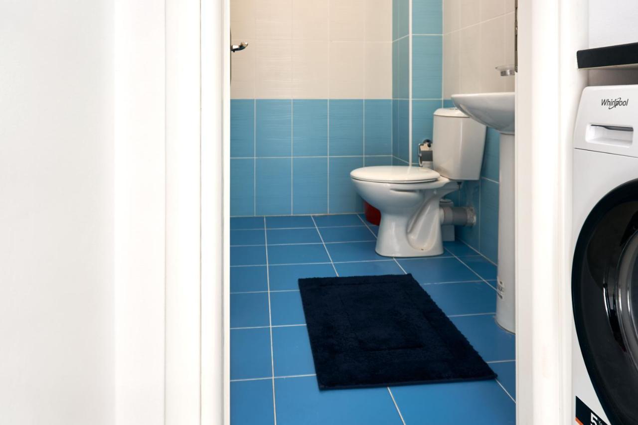 The Garrison Apartment Sarande Bagian luar foto