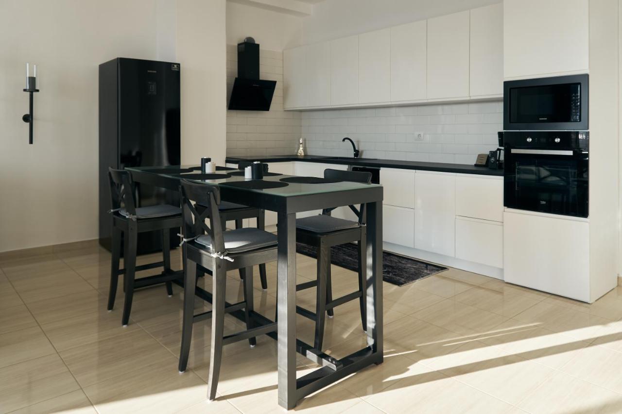 The Garrison Apartment Sarande Bagian luar foto
