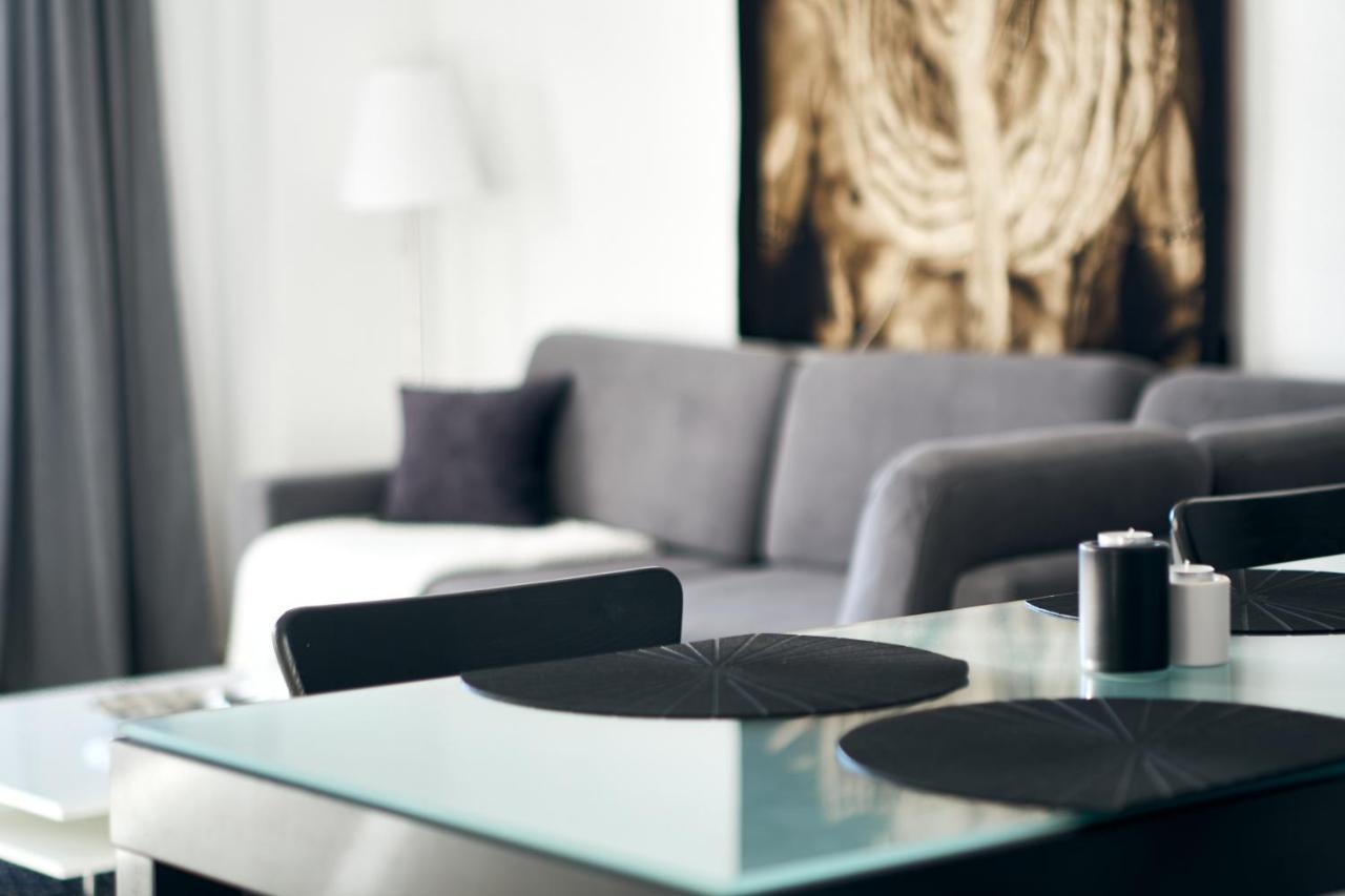 The Garrison Apartment Sarande Bagian luar foto