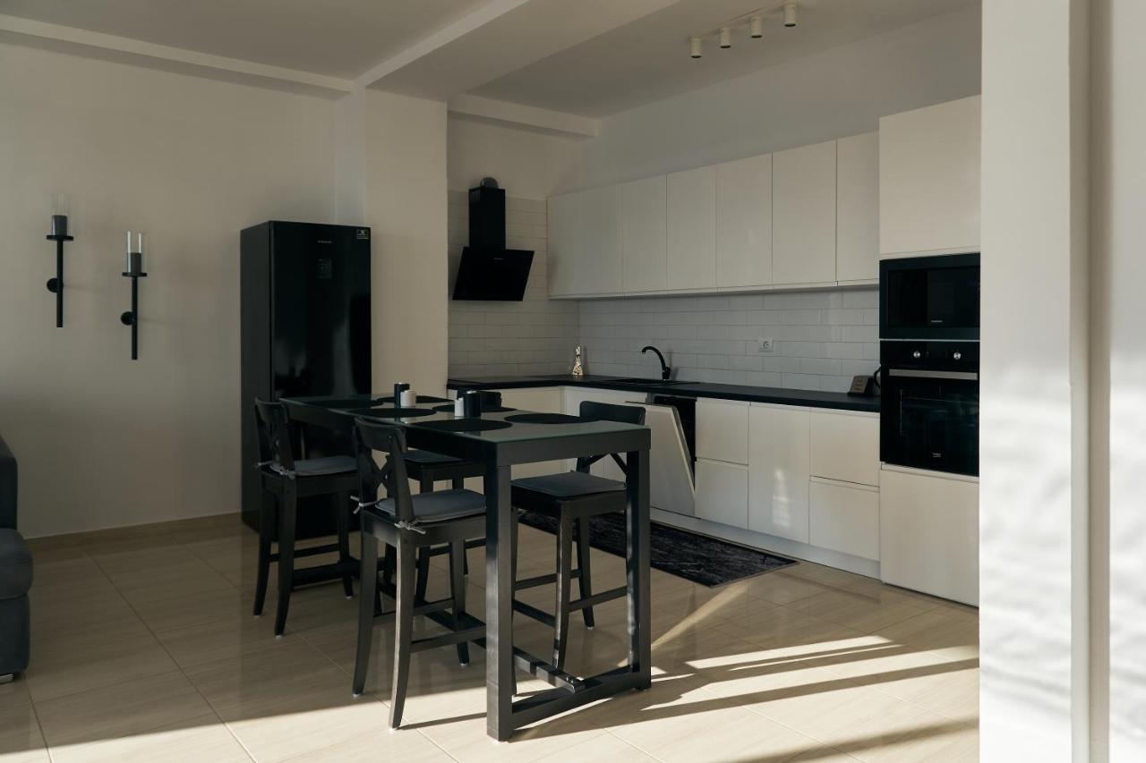 The Garrison Apartment Sarande Bagian luar foto
